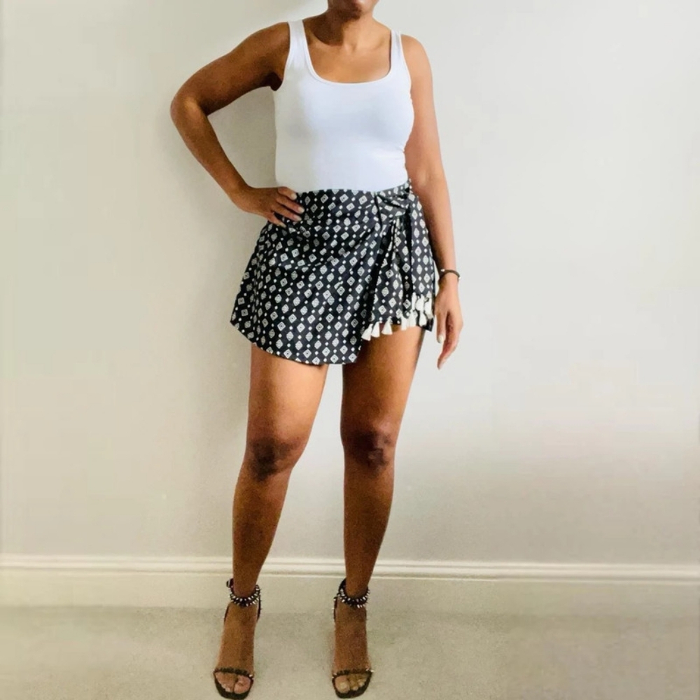 Zara black/white printed tassel skort